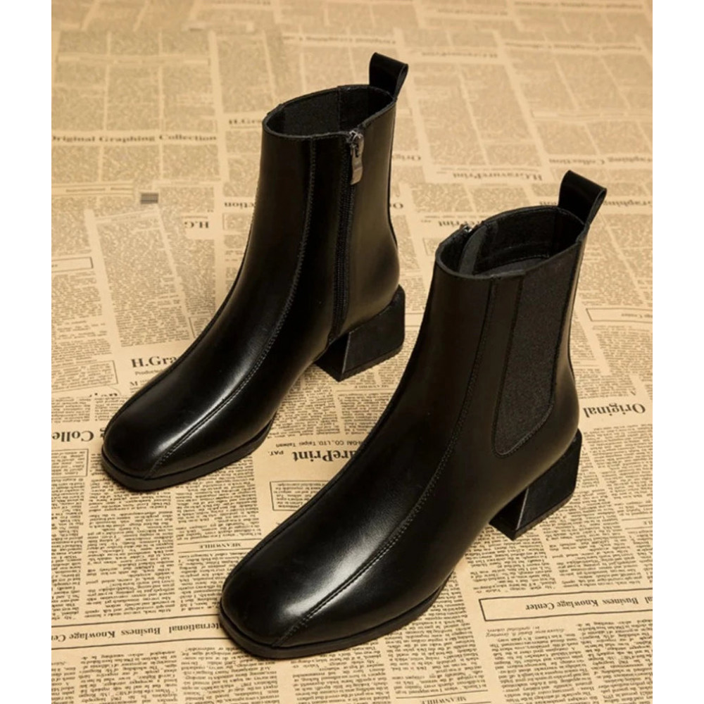 Outline Flow Boots
